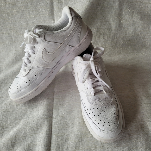 Nike Shoes - Nike White Low-Top Leather Trainers Size  7.5
